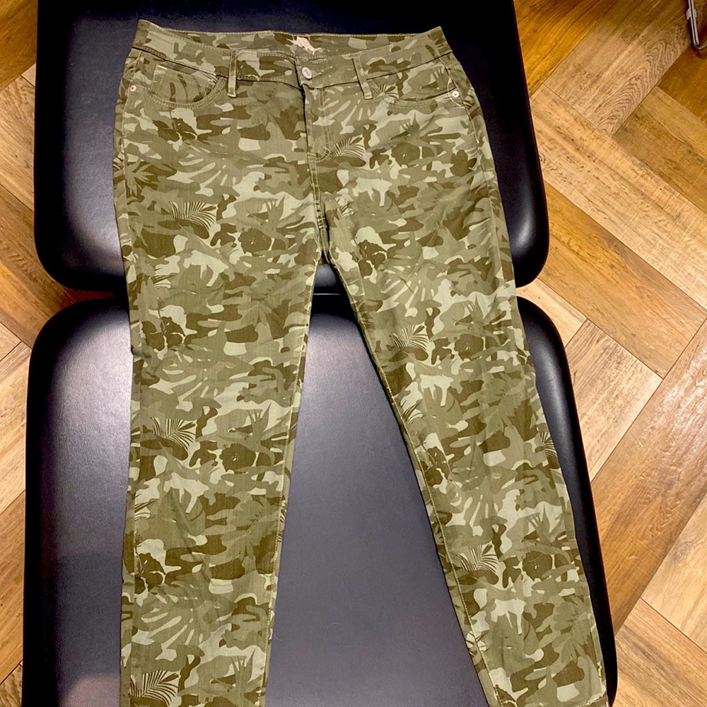 Tommy Bahama tea leaf skinny ankle pants
